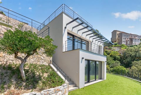 Property building, Spring, Day, Garden, Garden view