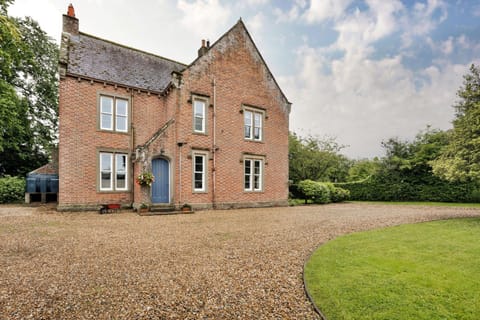 Property building, Facade/entrance, Off site