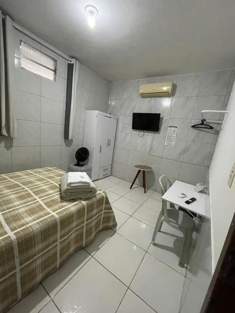 Bed, TV and multimedia, Photo of the whole room, Bedroom, towels, air conditioner