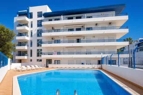 Property building, Swimming pool, sunbed