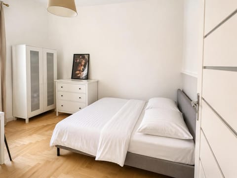 Bed, Photo of the whole room, Bedroom, wardrobe