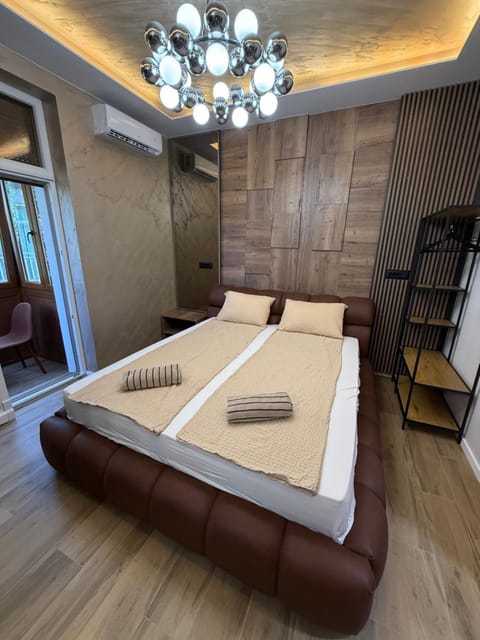 Photo of the whole room, Bedroom, air conditioner