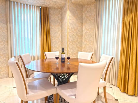 Living room, Seating area, Dining area