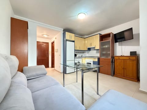TV and multimedia, Kitchen or kitchenette, Living room, stove
