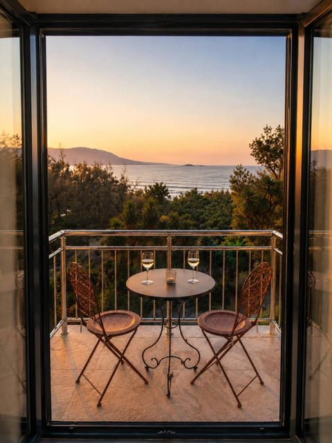 Natural landscape, Balcony/Terrace, Sea view
