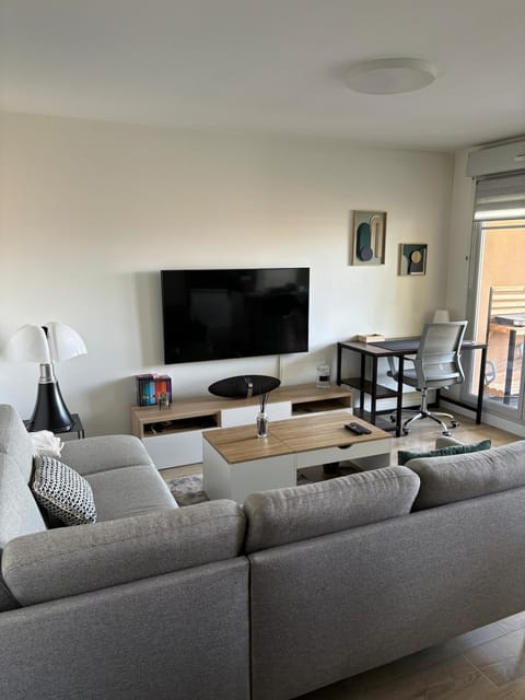 Communal lounge/ TV room, TV and multimedia, Living room, Seating area
