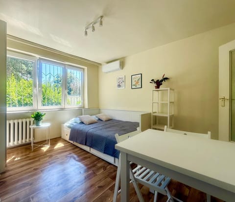 Bed, Photo of the whole room, Dining area, Bedroom, internet