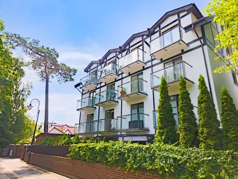 Property building, Day, Neighbourhood, Balcony/Terrace, Street view, Quiet street view