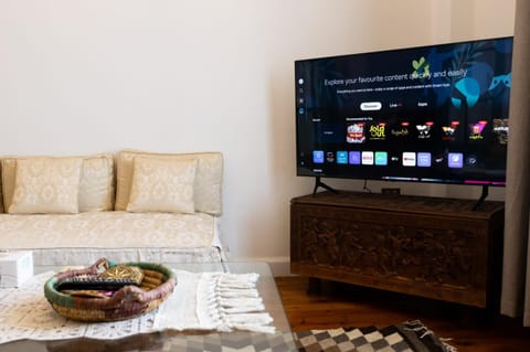 Communal lounge/ TV room, TV and multimedia, Living room, Seating area, Evening entertainment