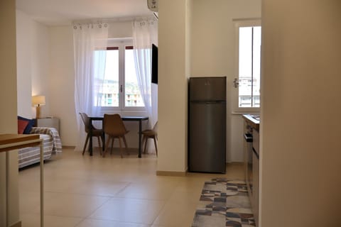 Kitchen or kitchenette, Living room, Seating area, Dining area