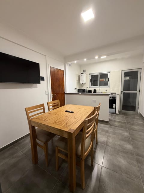 TV and multimedia, Kitchen or kitchenette, Dining area, stove