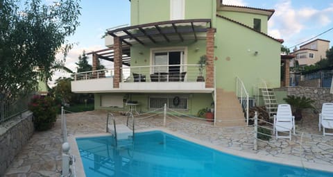 Shower, Patio, Patio, Bird's eye view, Summer, BBQ facilities, BBQ facilities, Garden, Garden, Bathroom, TV and multimedia, Coffee/tea facilities, Balcony/Terrace, Balcony/Terrace, Kitchen or kitchenette, Living room, Seating area, Dining area, Bedroom, On site, Garden view, Mountain view, Pool view, Sea view, Swimming pool, Swimming pool, Sunset