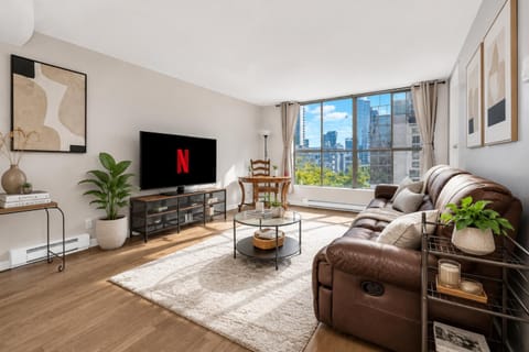 TV and multimedia, Living room, Seating area, Evening entertainment