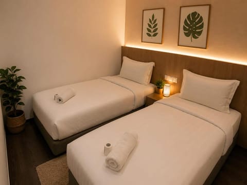 Bed, Photo of the whole room, Bedroom, towels