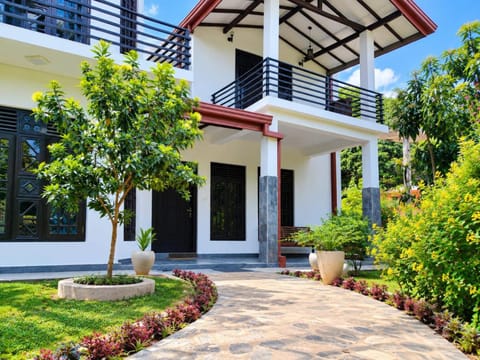 Property building, Day, Garden, Garden view