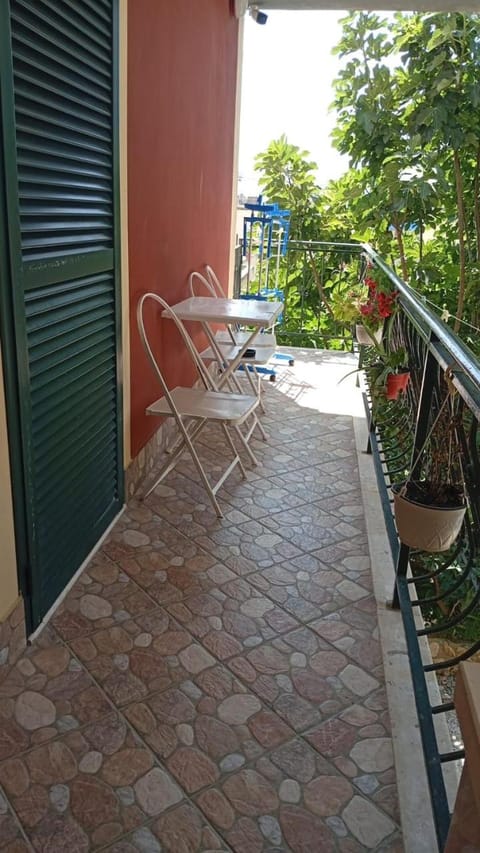 Patio, Day, Garden, View (from property/room), Balcony/Terrace, Dining area, Garden view