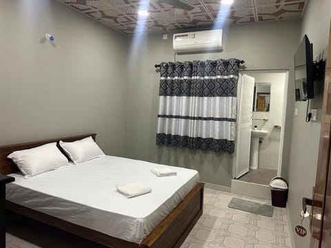 Bed, air conditioner