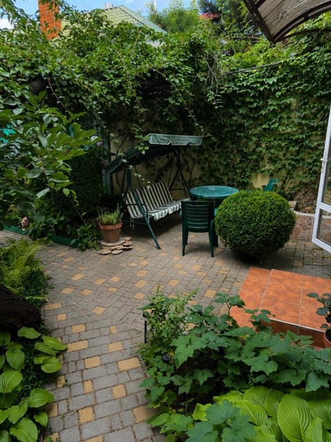 Day, Garden