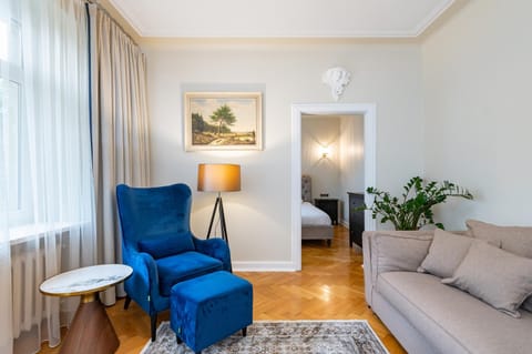 Living room, Photo of the whole room, Seating area