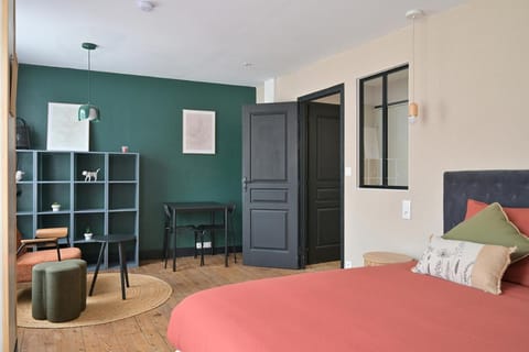 Bed, Living room, Photo of the whole room, Bedroom