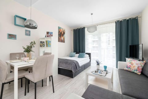 Bed, TV and multimedia, Living room, Seating area, Dining area