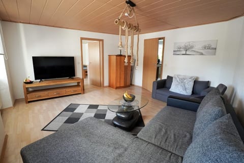 Communal lounge/ TV room, TV and multimedia, Living room, Seating area, Evening entertainment