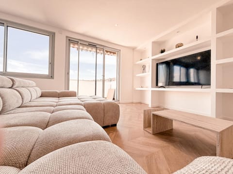 Communal lounge/ TV room