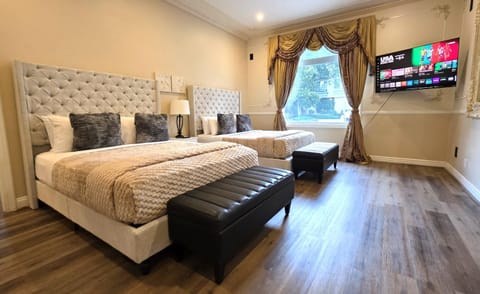 Bed, TV and multimedia, Photo of the whole room, Evening entertainment, Bedroom