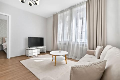 TV and multimedia, Living room, Seating area, Evening entertainment