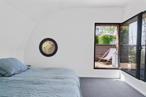 Patio, Bed, Balcony/Terrace, Photo of the whole room, Bedroom