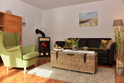 Living room, Seating area, fireplace