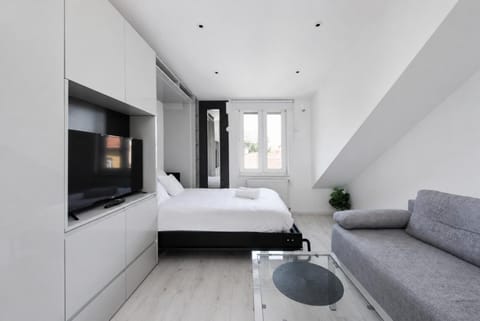 Bed, TV and multimedia, Photo of the whole room, Seating area, Evening entertainment, Bedroom