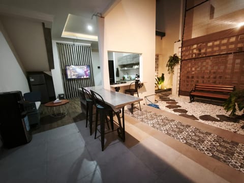 Garden, TV and multimedia, Living room, Dining area