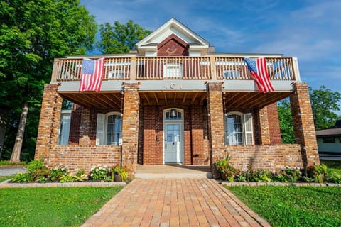 Property building, Spring, Day, Garden, Garden view