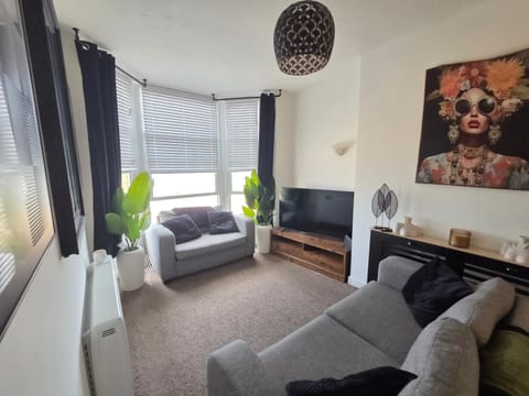 Communal lounge/ TV room, TV and multimedia, Living room, Seating area