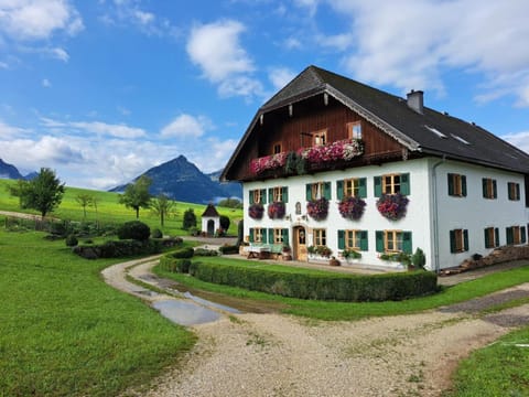 Property building, Day, Natural landscape, Garden, Garden view, Mountain view