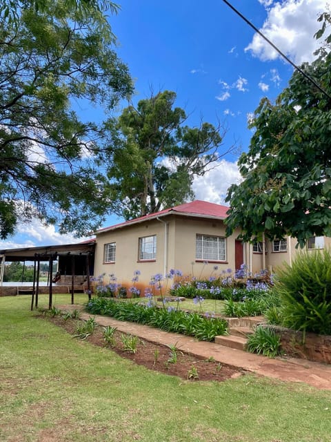 Property building, Natural landscape, Garden view