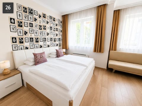 Bed, Photo of the whole room