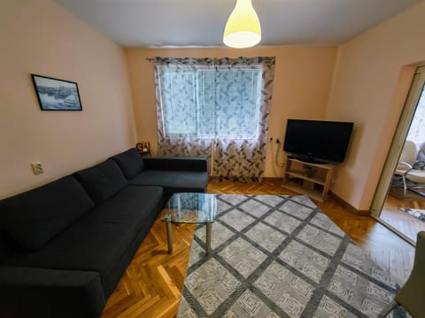 Communal lounge/ TV room, TV and multimedia, Seating area, Evening entertainment