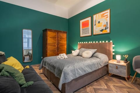 Bed, Photo of the whole room, Bedroom