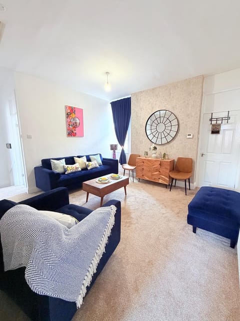 Living room, Photo of the whole room, Seating area
