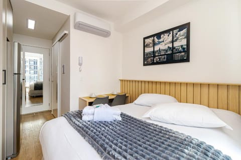 Bed, Photo of the whole room, Bedroom, air conditioner