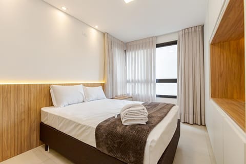 Bed, Photo of the whole room, towels