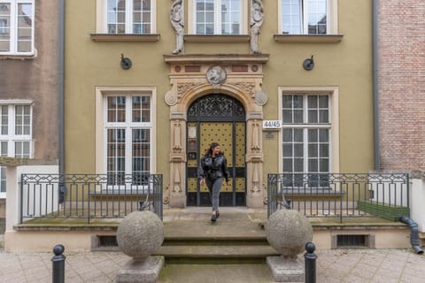 Property building, Facade/entrance