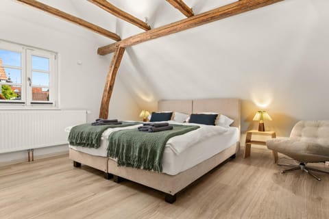 Bed, Photo of the whole room, Bedroom, towels