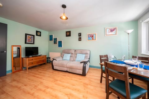 TV and multimedia, Living room, Other, Seating area, Dining area, Evening entertainment