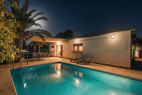 Night, Pool view, Swimming pool, sunbed