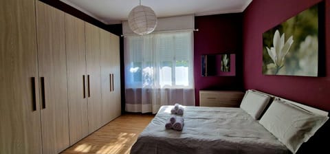 Bed, Bedroom, towels, wardrobe