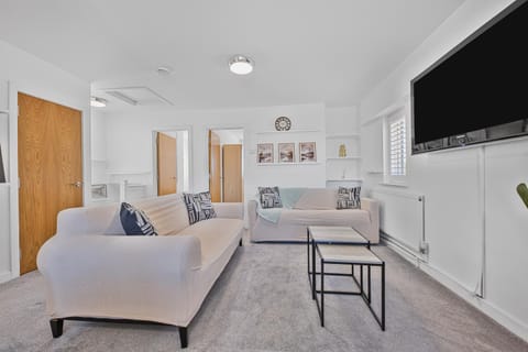Communal lounge/ TV room, Living room, Seating area