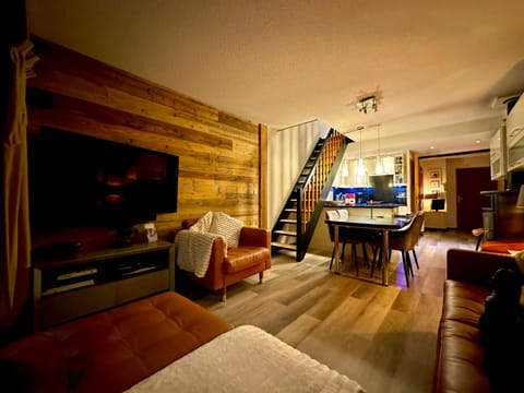 Les Ecureuils Squirrel Lodge Apartment in Oz